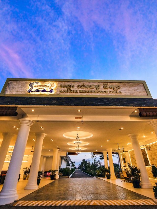 🌴 Siem Reap's Top Staycations: Luxury, Comfort & Views! 🏨✨