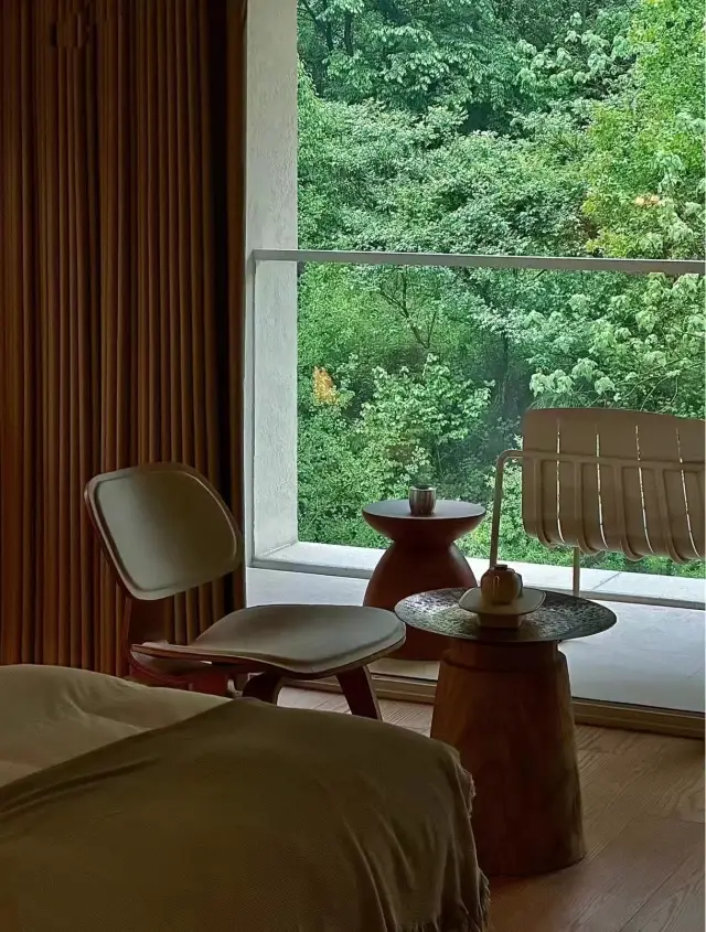 Drive 2 hours from Wuhan to find tranquility in the valley!