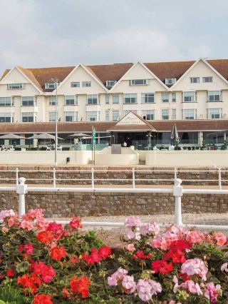 🌟✈️ Jersey Gems: Top Hotel Picks! 🛎️🏝️