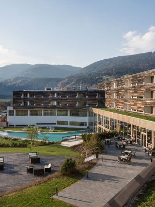 🌟 Top Stays in Carinthia: Scenic Spa Retreat! 🏔️🛀