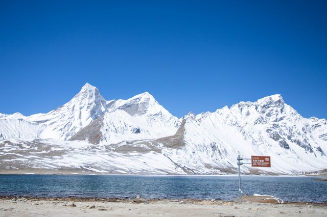 自駕新藏線上的風景 雪山冰川湖泊。