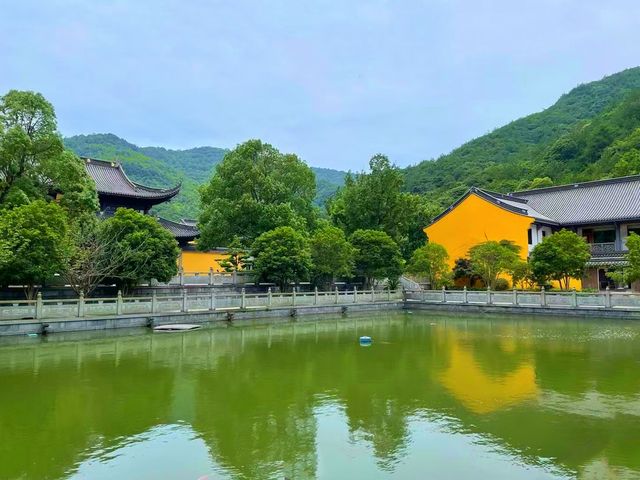 中國唯一以印度國王命名的寺院，始建於晉朝。