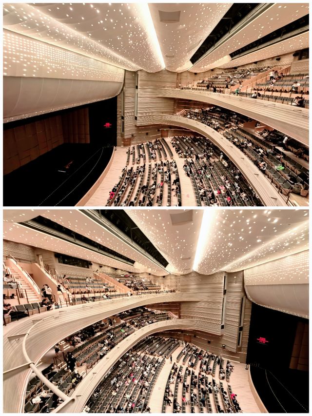 打卡,北外滩友邦大剧院。 打卡,北外滩友邦大剧院。