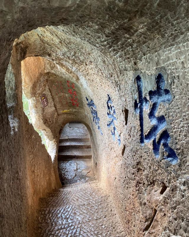 雲南西山龍門：奇秀壯麗的自然與人文瑰寶。