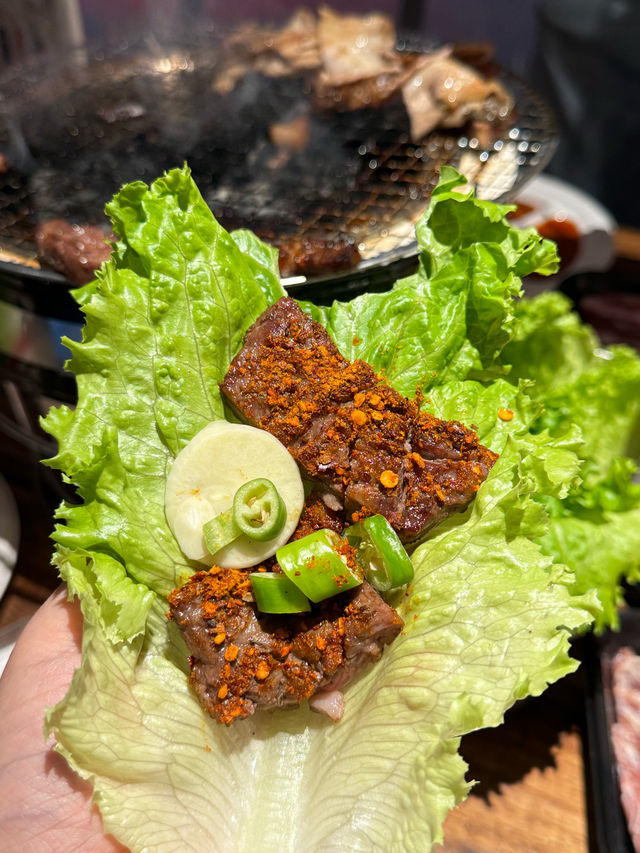 南門也有了！數盤盤的燒肉自選！i人好喜歡！。