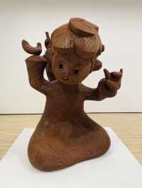 外灘免費看展，岩村遠回眸餘音。