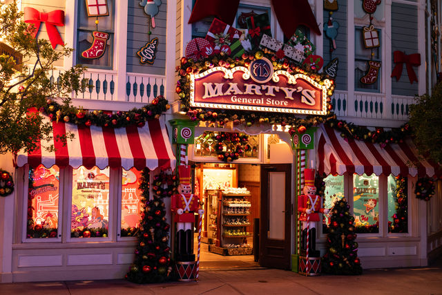  Hong Kong Disneyland