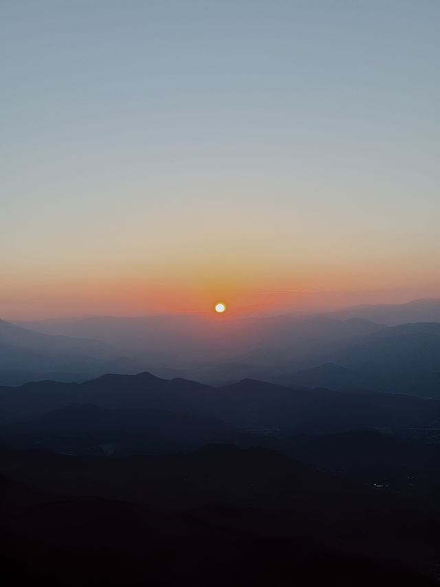 築峰頂雲海之上的日落真的治癒了我被綠的傷疤！。