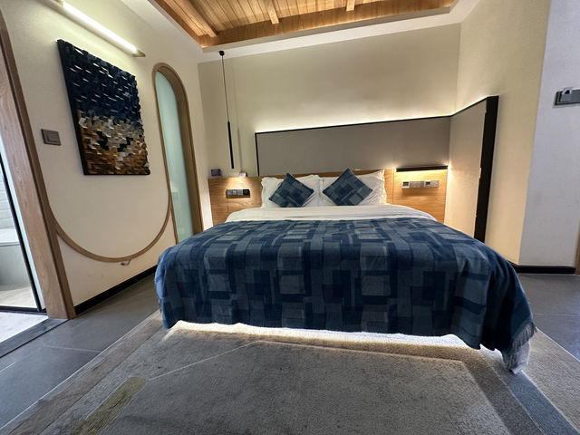 眉山东坡水街（知野與方間）酒店。
知野與方間：水街的靈魂雙子星