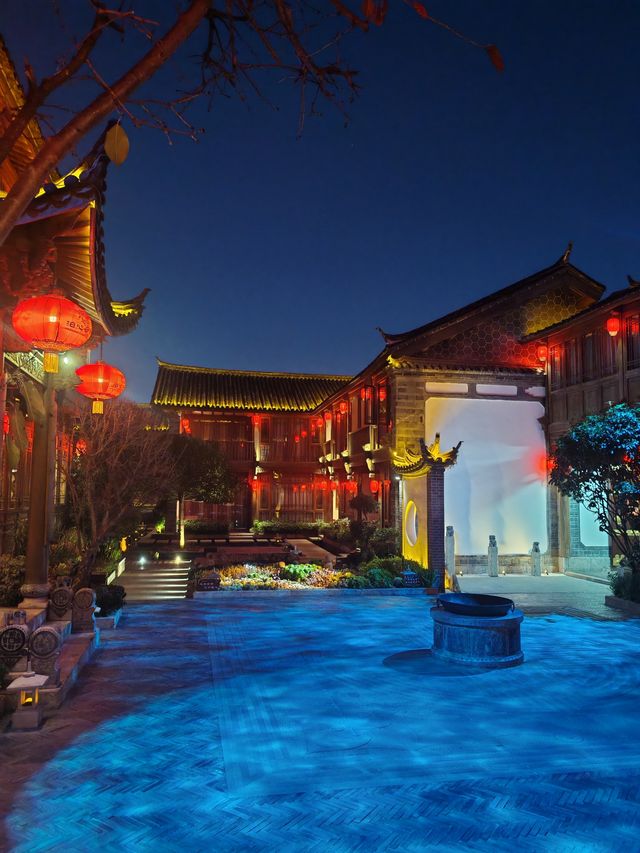 住進麗江的唯美民宿，行走在水系園林中