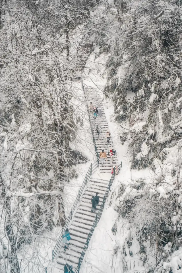 An Underrated Ice and Snow Kingdom (Mount Wawu) 