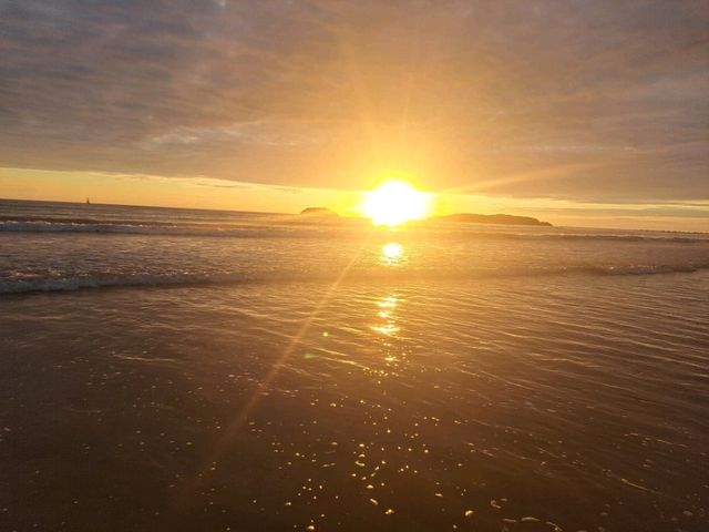 丹絨亞路海灘的夕陽