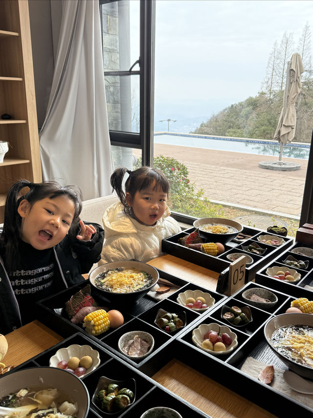 天姥隱的春天 住進童話裡的森林小木屋