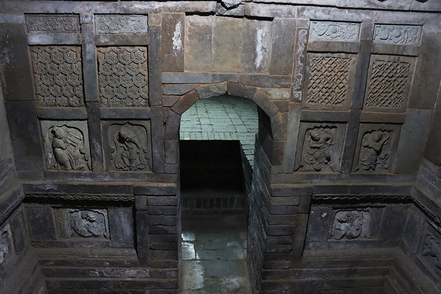 新絳龍興寺：唐碑、宋塑、清塔