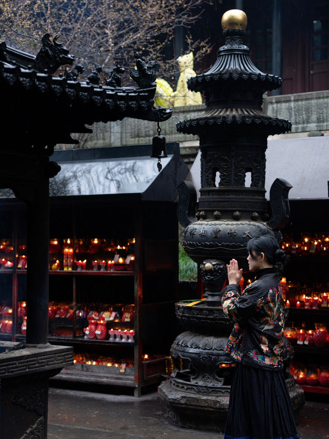 以為雨天的靈隱寺已經夠美了，直到去了這裡