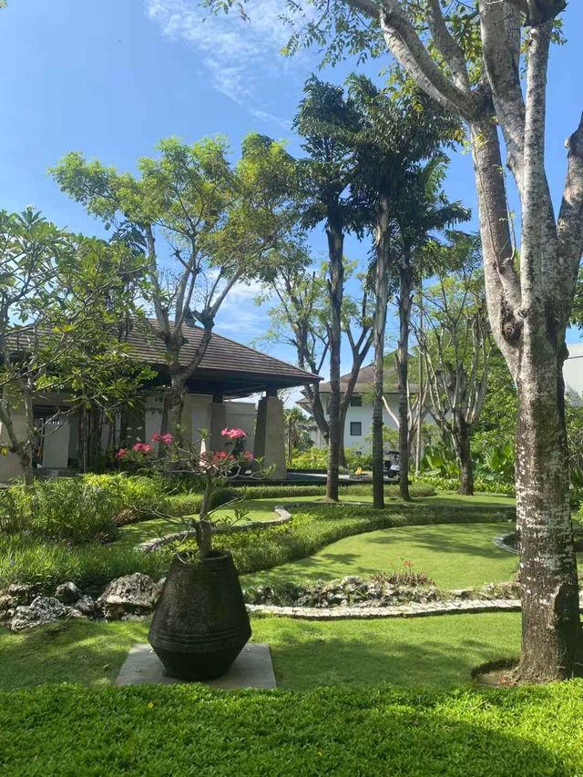 巴厘島麗思卡爾頓一半是懸崖一半是海邊