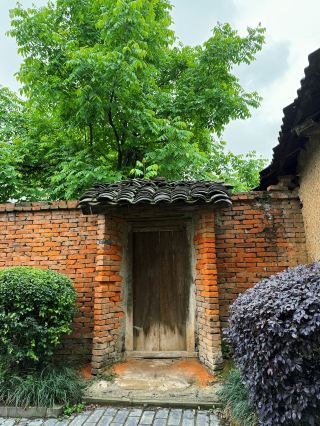 Chengdu South Gate's Forgotten Thousand-Year-Old Street, the Food and Fruit are Really Too Awesome!
