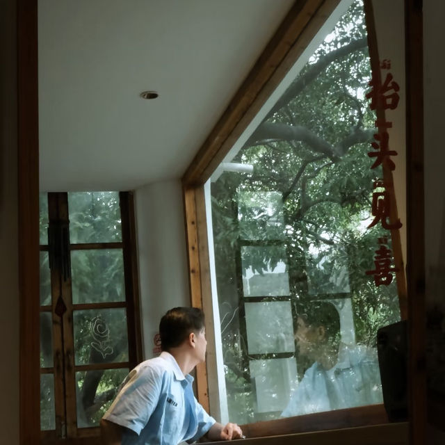 在中山百年騎樓下🏬喝網紅四囍咖啡☕