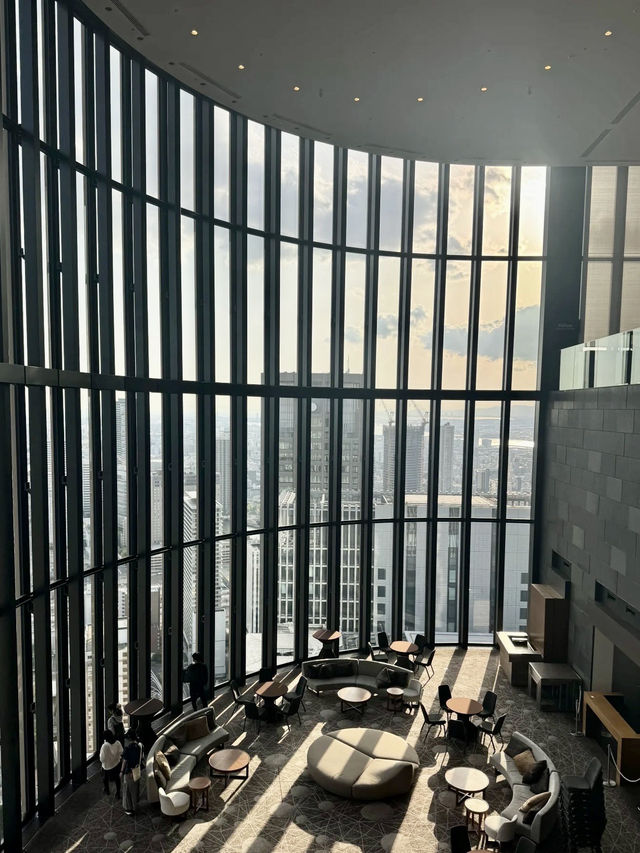 🏙️高空之上，城市盡收眼底：大阪康萊德酒店