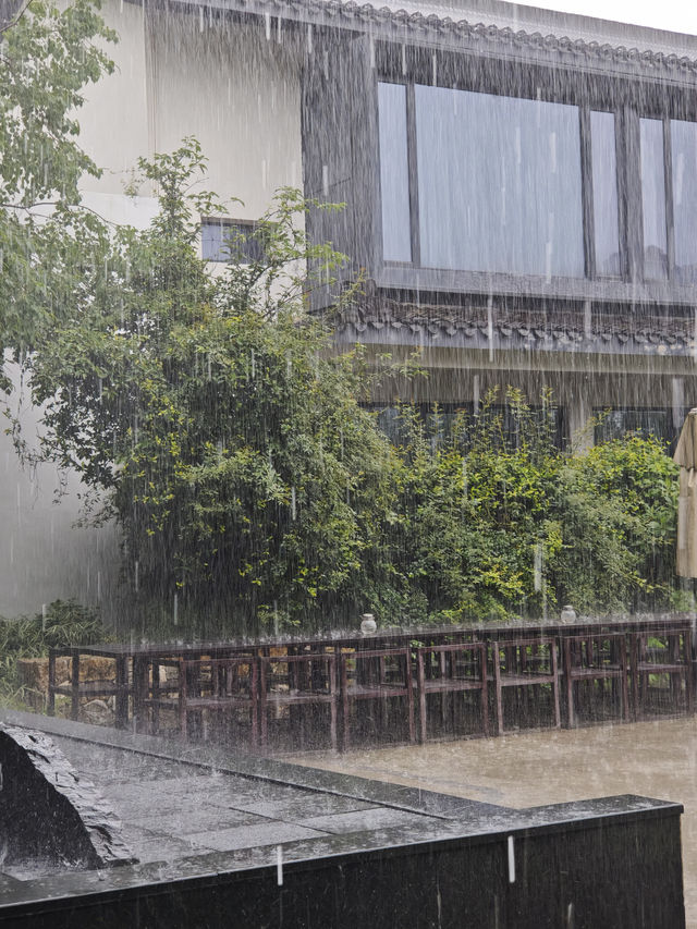 休憩，喺無他嘅聽雨天裏（一）