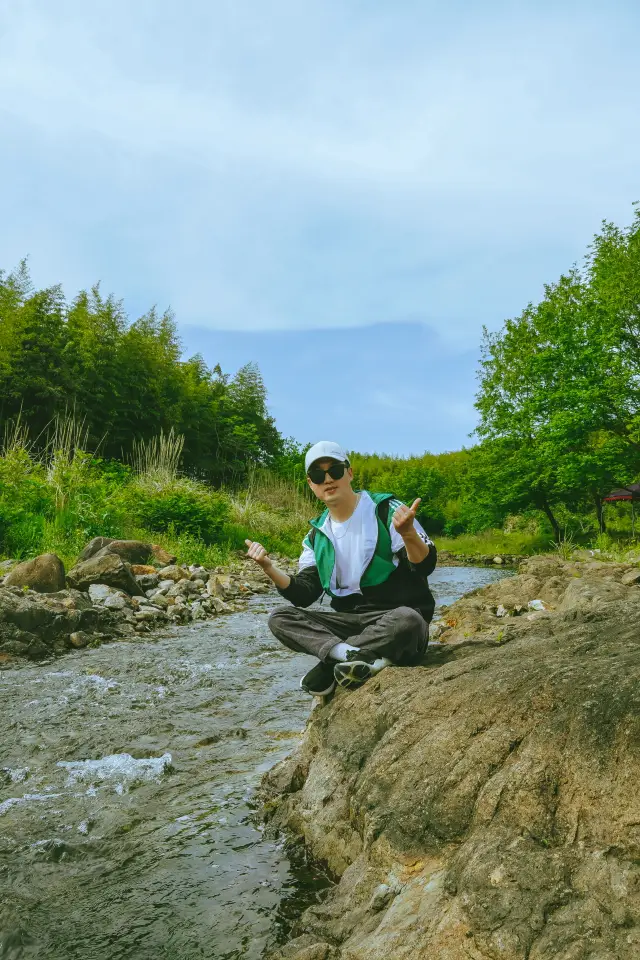 杭州郊區溪水邊徒步：邂逅自然的清涼與詩意