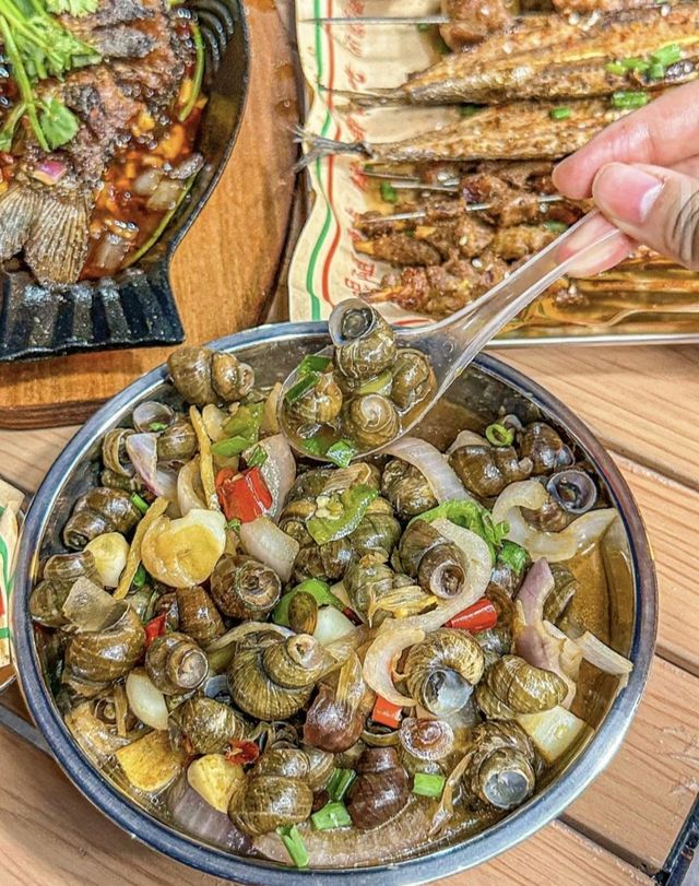 從希貝酒店到「我烤」燒烤店：一場煙火繚繞的美味奔赴