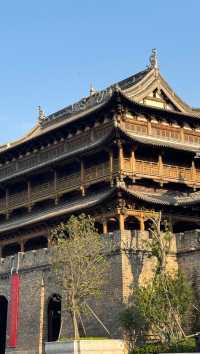 鹽官潮牆堪比小型瀑布