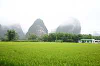 雲霧山中起，仙境數十里！