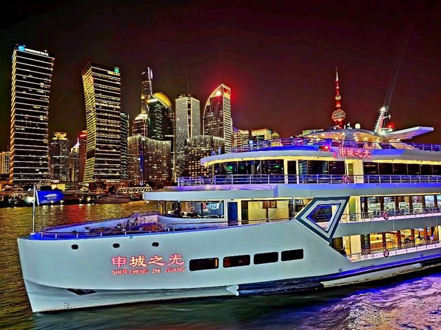 LUJIAZUI TOWERS SHINES BEST AT SUNSET