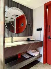 OMG Sisters! Struck Gold with this Hotel in Chongqing!
