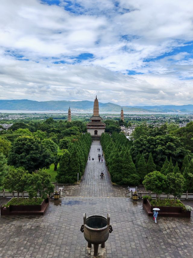寺不在大，依山傍水則靈