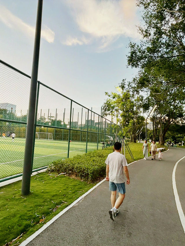 🌿 深業上城｜一個可以在百貨中看見綠地、綠地中看見高樓的魔幻之地