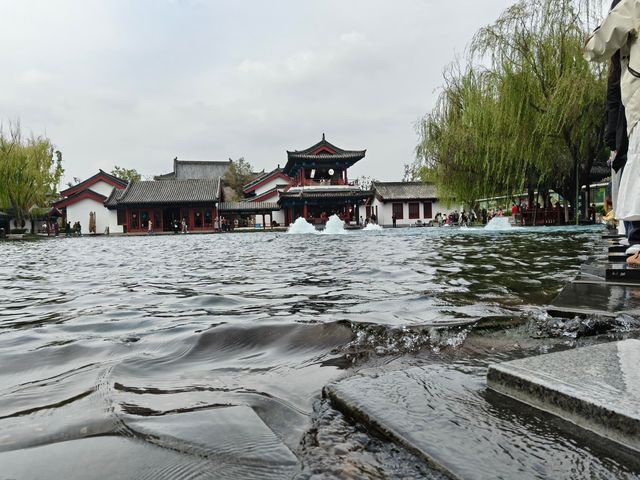 明水古城美到窒息！烏鎮團隊操刀的泉水仙境
