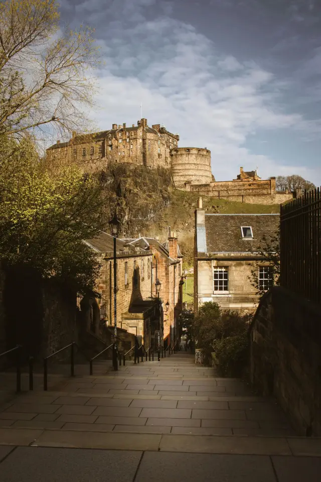 Edinburgh: A Romantic Encounter with a Medieval Castle