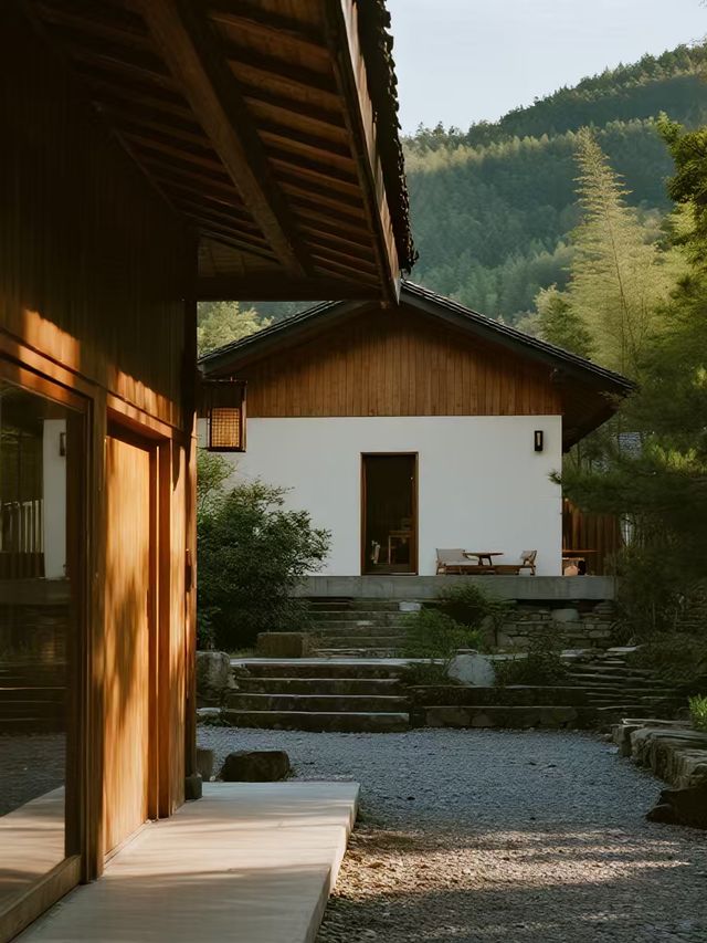 安吉親子躺平！娃追松鼠我泡湯，快樂翻倍
