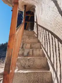 初冬的馬蹄寺，遠山微雪，不慌不忙爬樓去