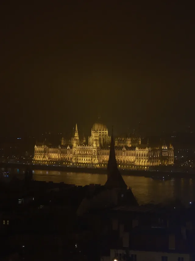 為了拍這18張照片，我飛了一趟布達佩斯