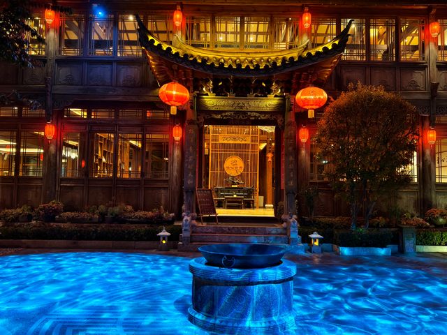 睡在麗江的星空下,與納西老木頭說晚安。 睡在麗江的星空下,與納西老木頭說晚安。