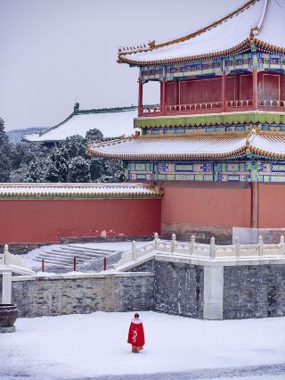 The temperature has dropped, and the first snow in Beijing is eagerly anticipated