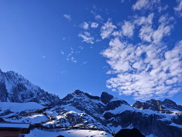 自駕玉龍雪山 牦牛坪藍月谷冰川公園攻略
