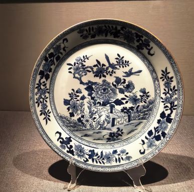 広東大観博物館｜青花磁器の皿が青花美学を余すところなく表現 | Trip