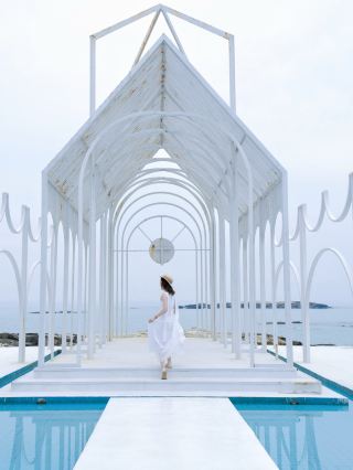 Shishi Orange Ruo | Stumbling into a Macaron-Colored Dream Castle by the Sea.