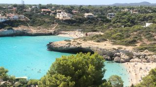 Excellent Hotel with Sea View Rooms and Great Staff