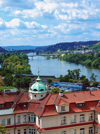 15-day guide to a multi-country tour including Romania