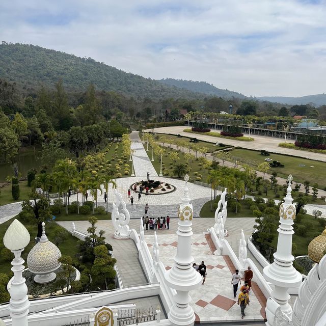 วัดแสงธรรมวังเขาเขียว