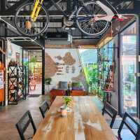 _Treeluxx Cafe' _