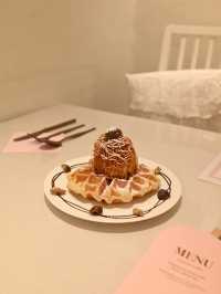 【東京】可愛らしいカフェのクロッフルが絶品！