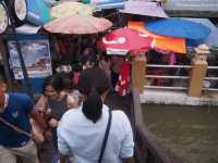 ตลาดน้ำอัมพวา 🛶