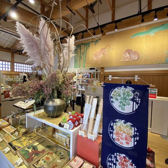 名古屋城ご当地グッズ買うなら〈本丸御殿ミュージアムショップ〉がおすすめ