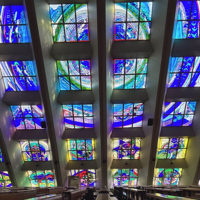 韓國🇰🇷釜山｜南川聖堂⛪️一座45度建築設計獎的彩色玻璃牆